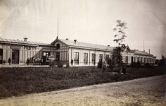 156897 Gezicht op het station Breda van de Staatsspoorwegen te Breda.